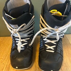 Burton Casa Snowboard boots. Women’s size 8
